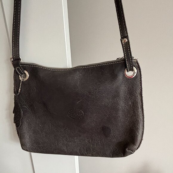 Roots Edie Crossover Bag in a Pebbled Leather- Dark Grey Colour - Made in Canada - Picture 2 of 7
